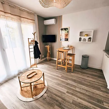 Cosy Avec Jardin A Proximite De La カネ