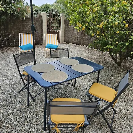 Cosy Avec Jardin A Proximite De La カネ